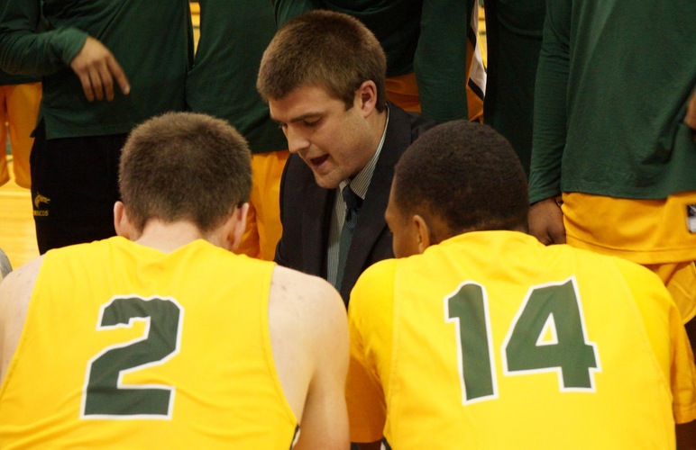 Men's Hoops Falls to Stratford to Begin Season