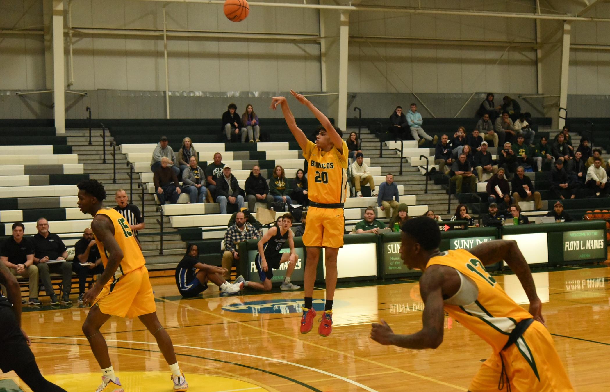Men&rsquo;s Basketball starts the year off in style with big win over Bard; Quinones breaks Block Record with huge night