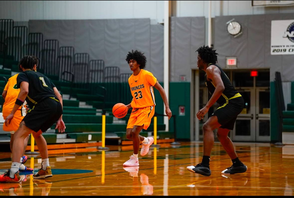 Men's Basketball Falls To Utica In Season Opener
