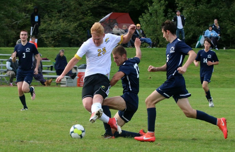 Rettle's PK Carries Men's Soccer to 1-0 Win Over Penn State Hazleton