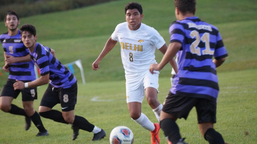 Frank Jauler looking on a Nazareth player with the ball.