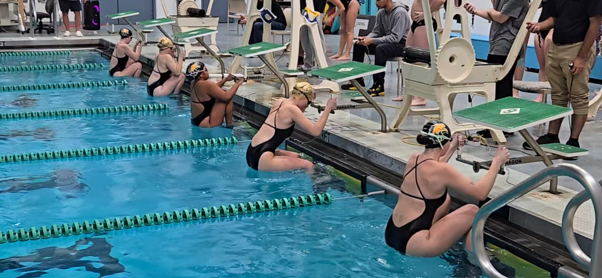 Men Place First, Women Second in First Meet of Swim and Dive's Season