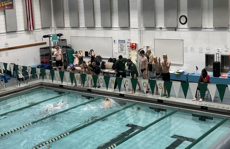Neuhaus-Kilgore Sets Record as Men's Swim Places First, Women Third in Fall Invitational