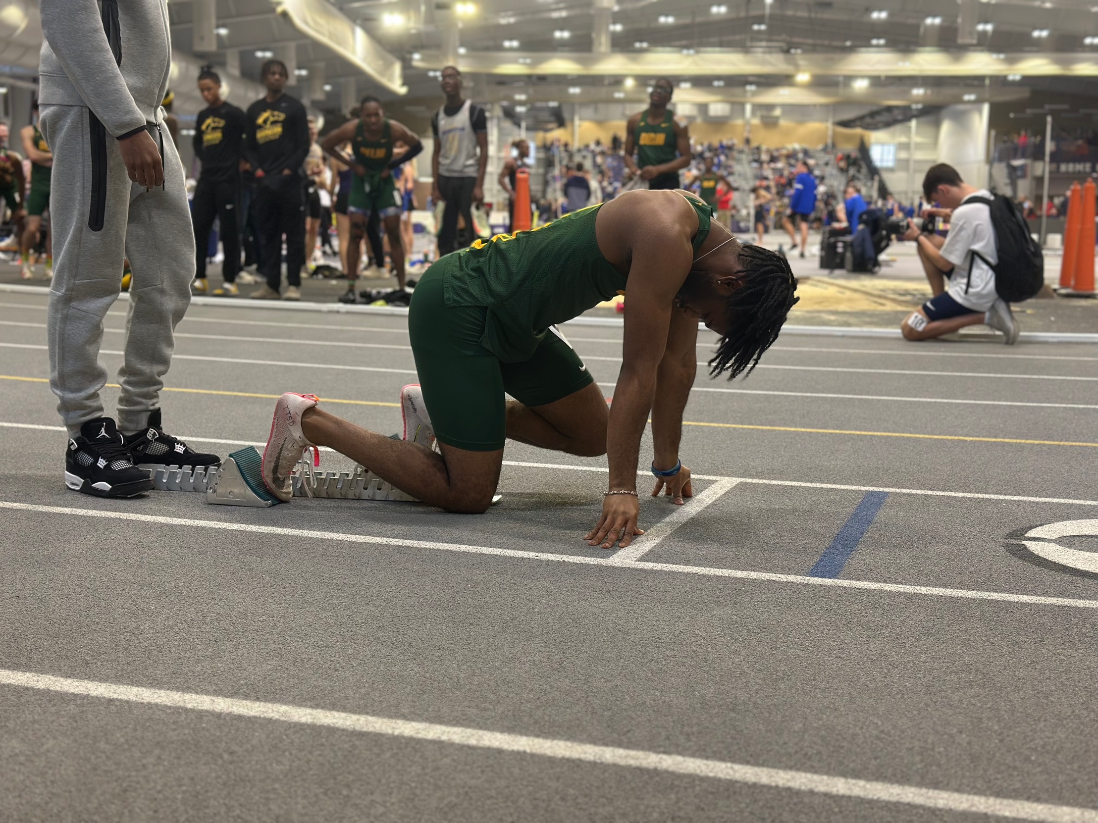 Men's 4x400 Dominates at NYU Division III Meet