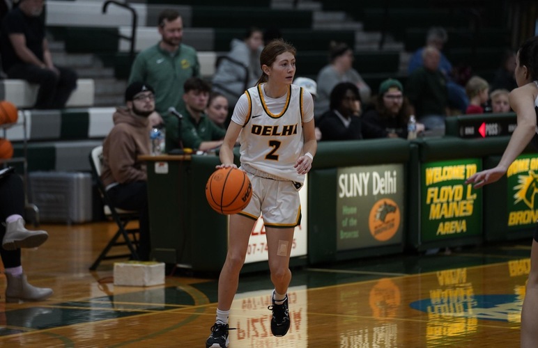 Women's Basketball Battles in Opening Weekend at Canton