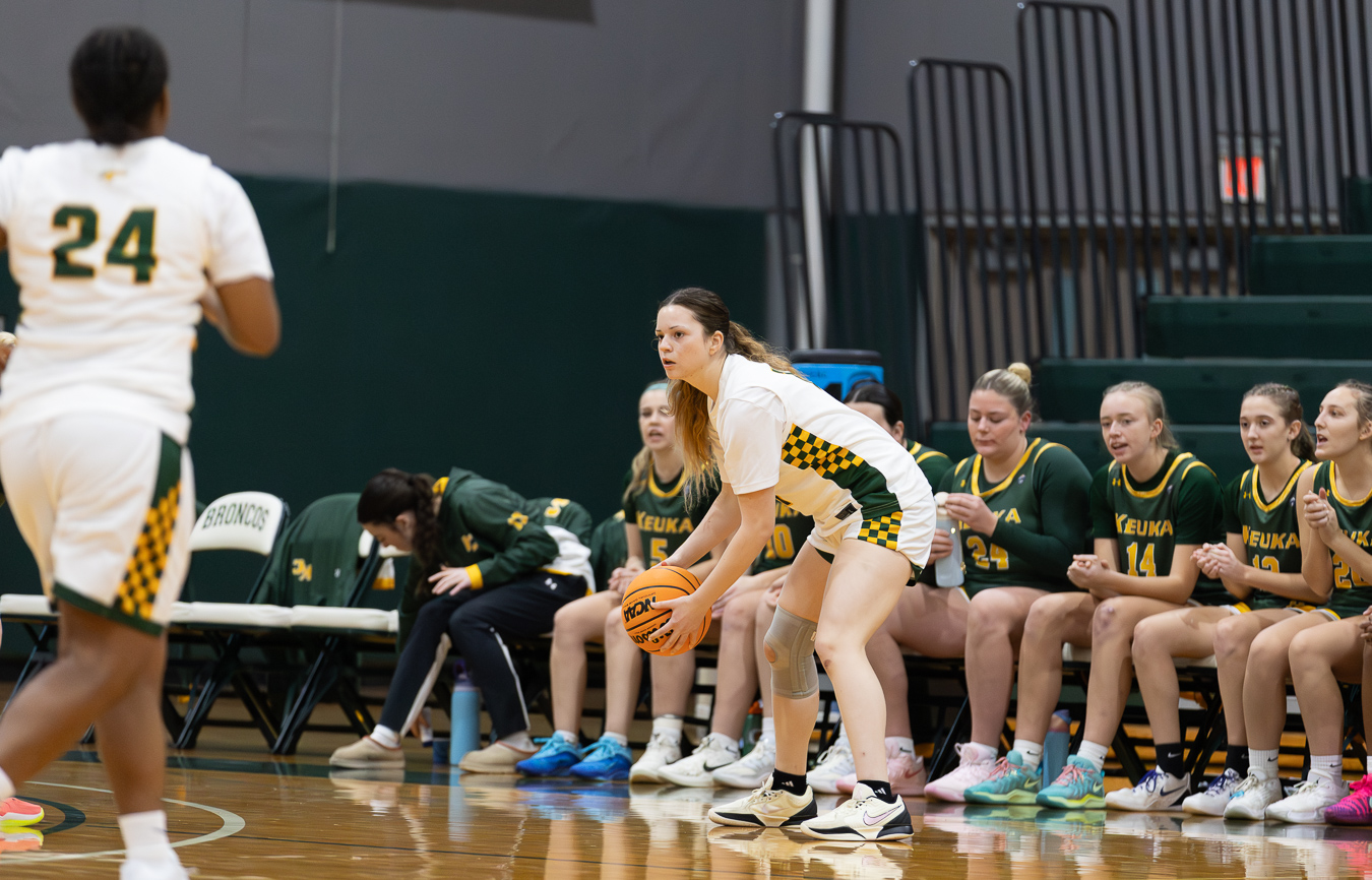 Women's Basketball Heads Into Break With 65-33 loss at Hartwick
