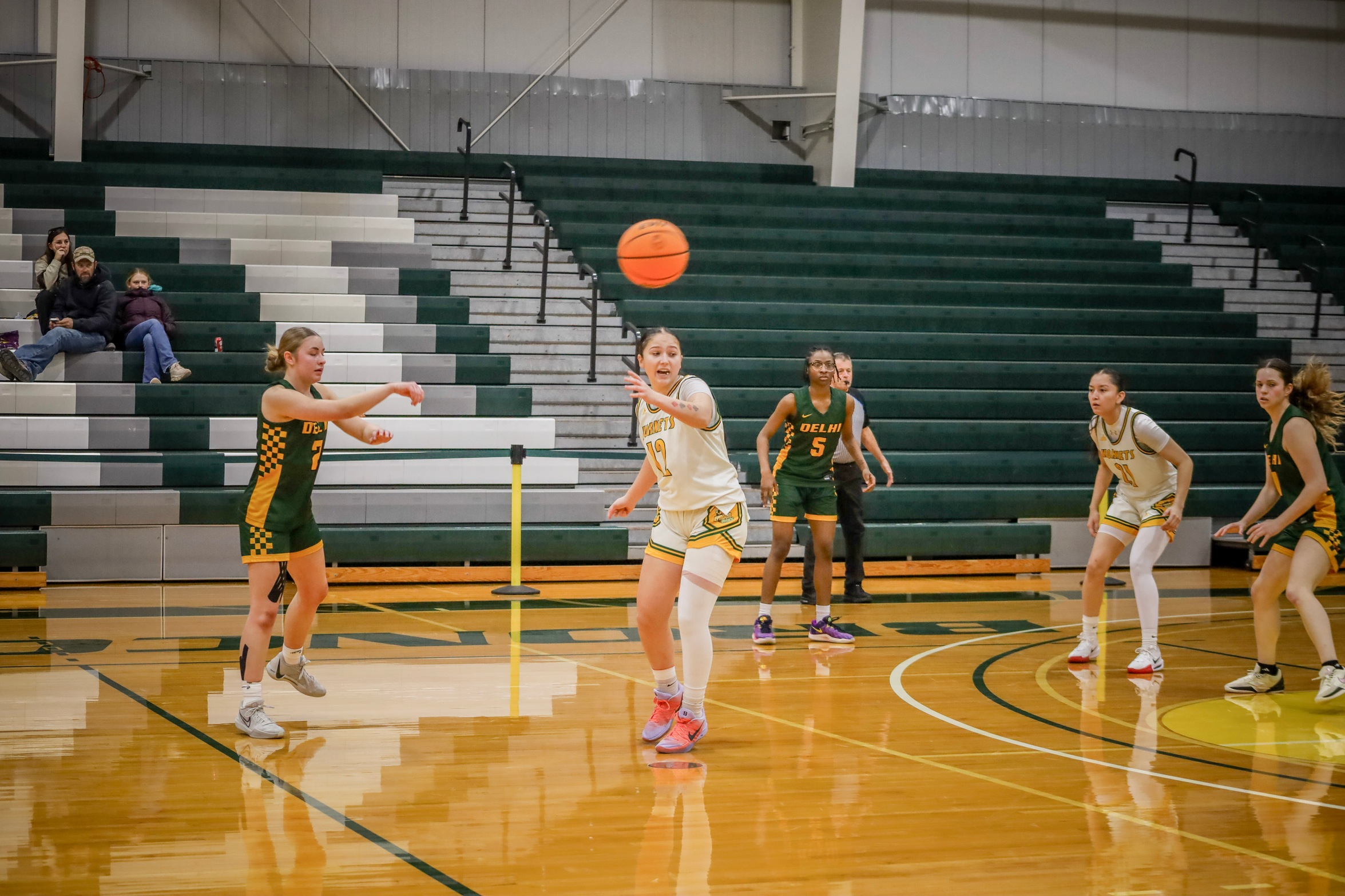 Mariners Roll Past Broncos, 88-39