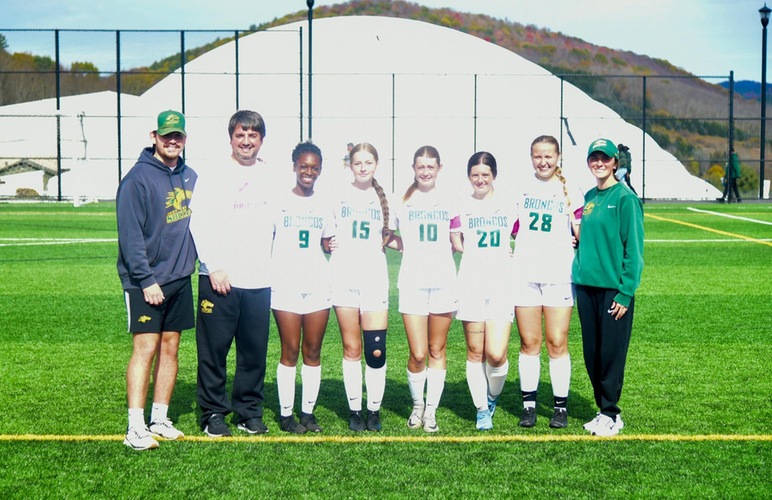 Women's Soccer Works to 0-0 Draw, Celebrates Seniors