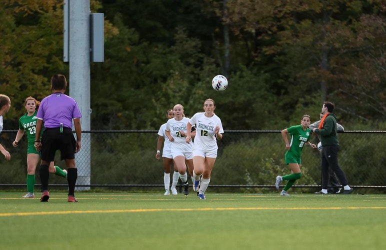 Women's Soccer Erupts for 14 Goals in Final Home Game