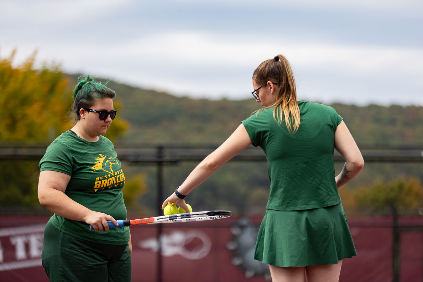 Women's Tennis Fight to the End at Home