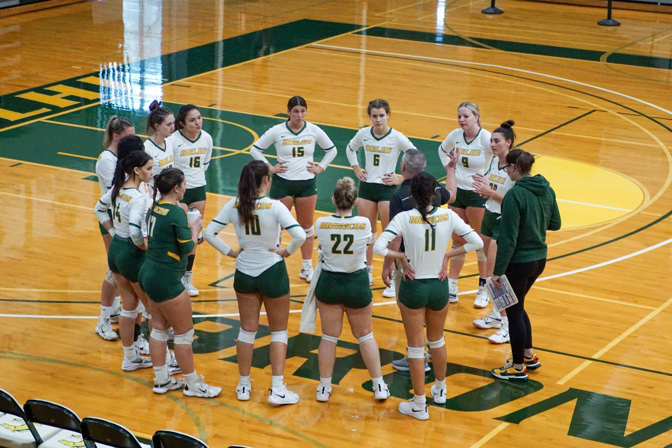 Delhi women's volleyball wraps up season in first round of NAC playoffs