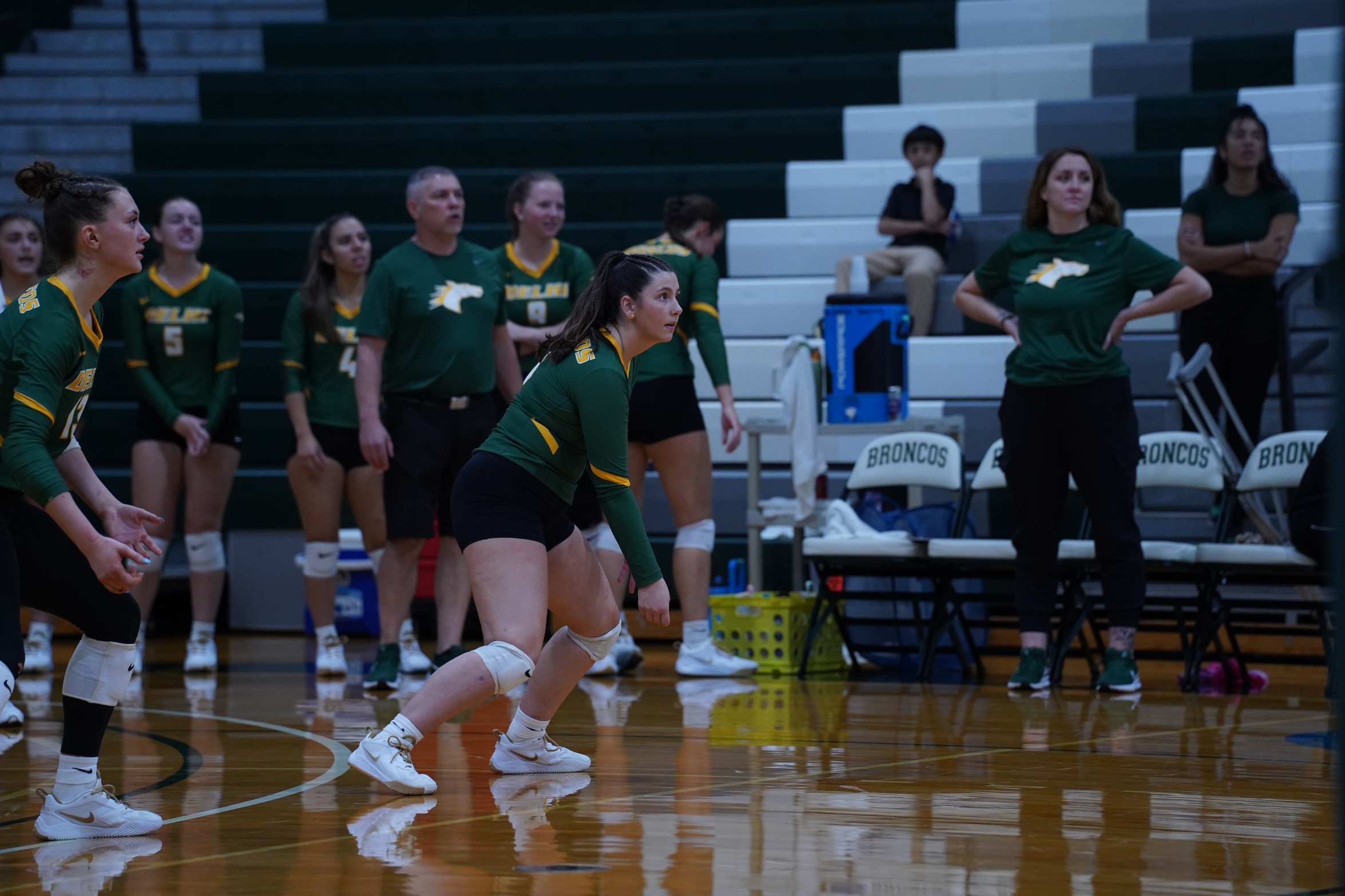 Women's Volleyball Splits In Home Tri-Match