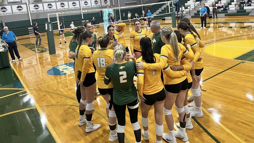 Volleyball Goes 0-2 In Home-Opening Tri-Match