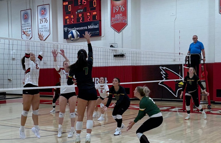 Women's Volleyball Loses Season Opener Against St. Lawrence