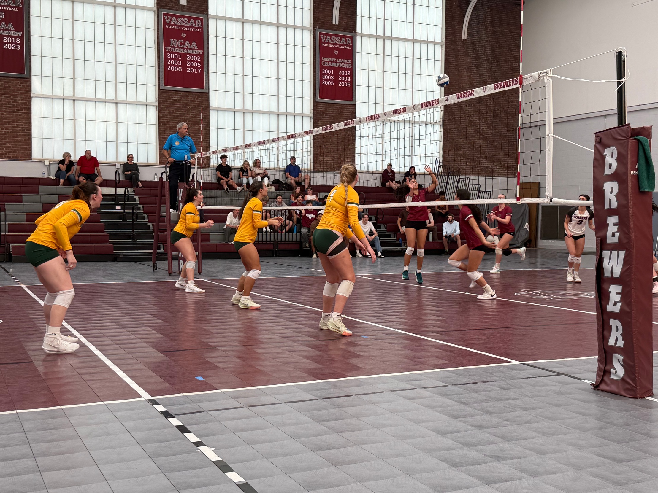 Volleyball Drops First Match in Vassar Quad