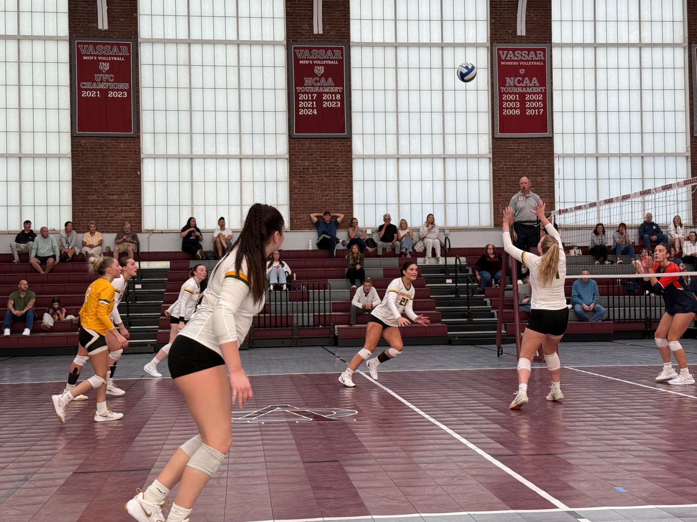 Women's Volleyball Goes 0-3 in Vassar Quad