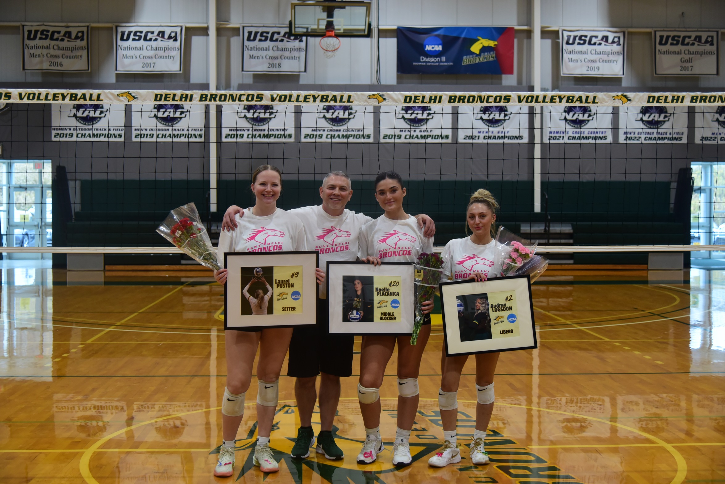 Women's Volleyball Honors Seniors, Splits Third and Final Tri-Match